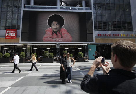 Michael-Jackson-memorial-027